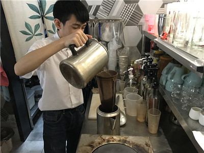 宏远华辉陶瓷:一家可以点西餐的展厅